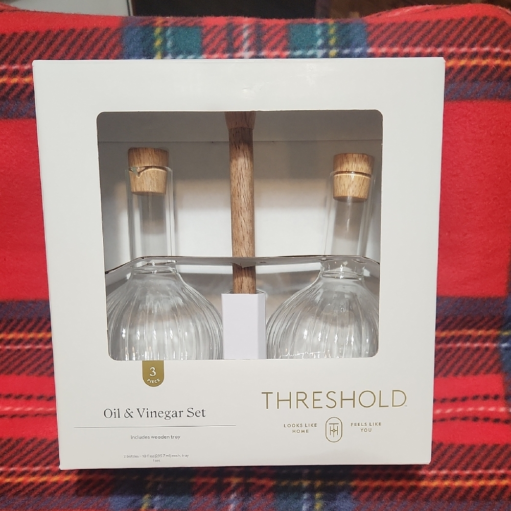 THRESHOLD Oil & Vinegar Set